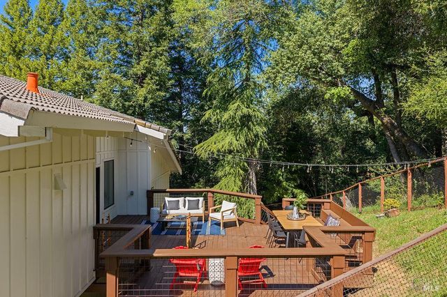 913 Valley View Dr, Healdsburg, CA 95448