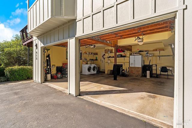 913 Valley View Dr, Healdsburg, CA 95448