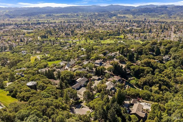 913 Valley View Dr, Healdsburg, CA 95448