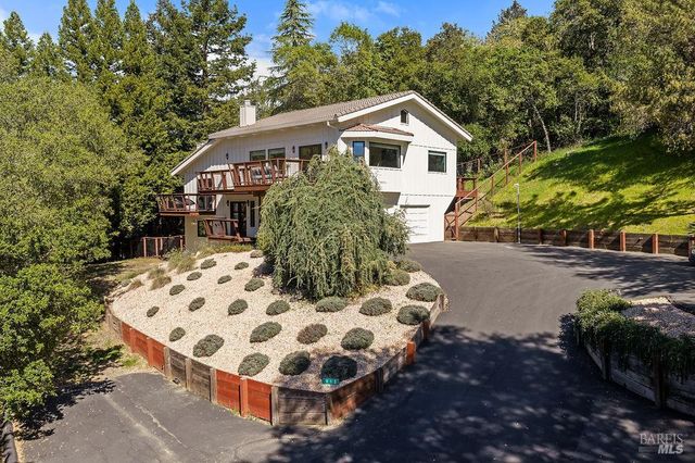 913 Valley View Dr, Healdsburg, CA 95448