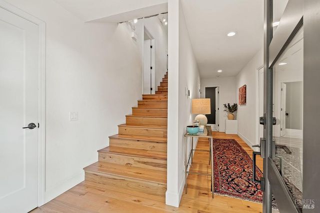 913 Valley View Dr, Healdsburg, CA 95448