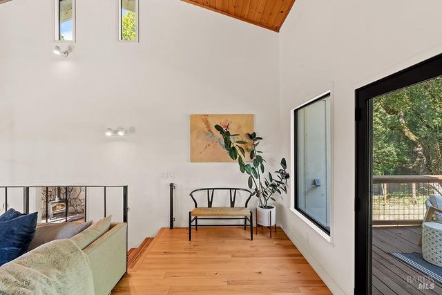 913 Valley View Dr, Healdsburg, CA 95448