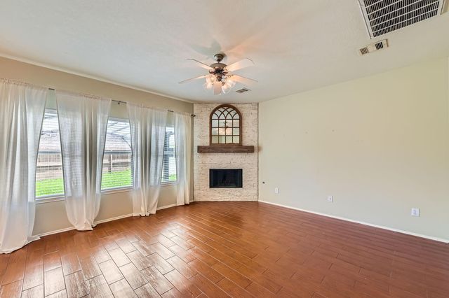 2105 Kingwood Drive, Deer Park, TX 77536