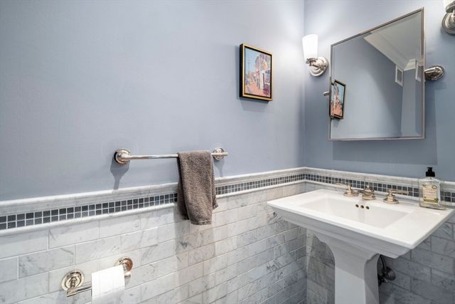 65 East India Row 33C, Boston, MA 02110