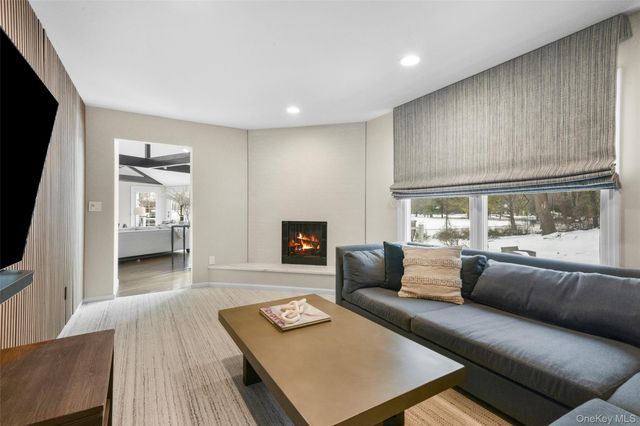 12 Deerfield Lane, Scarsdale, NY 10583