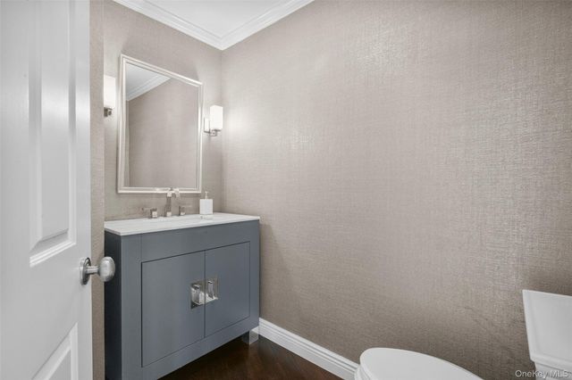 12 Deerfield Lane, Scarsdale, NY 10583