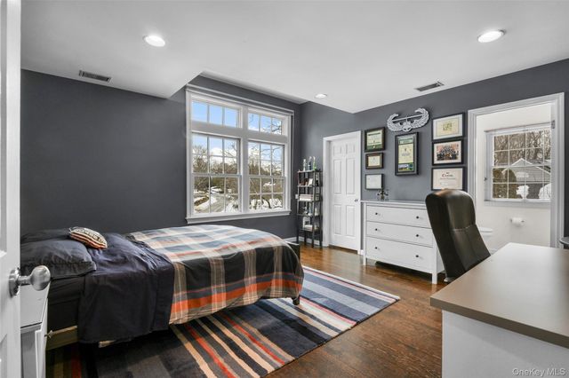 12 Deerfield Lane, Scarsdale, NY 10583