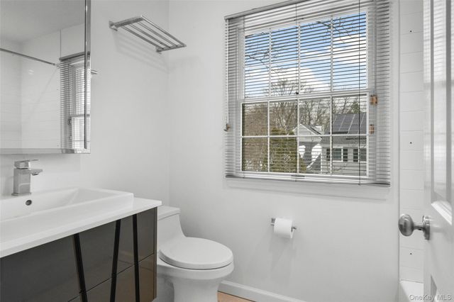 12 Deerfield Lane, Scarsdale, NY 10583