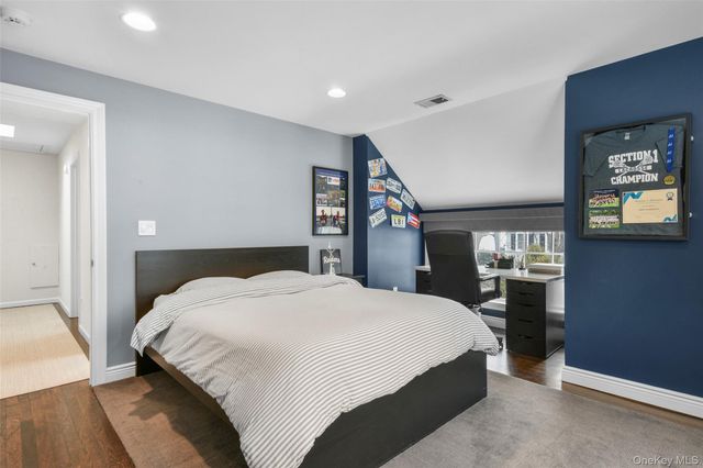 12 Deerfield Lane, Scarsdale, NY 10583