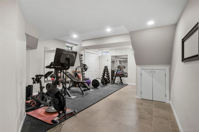 12 Deerfield Lane, Scarsdale, NY 10583