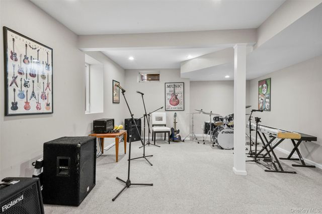 12 Deerfield Lane, Scarsdale, NY 10583