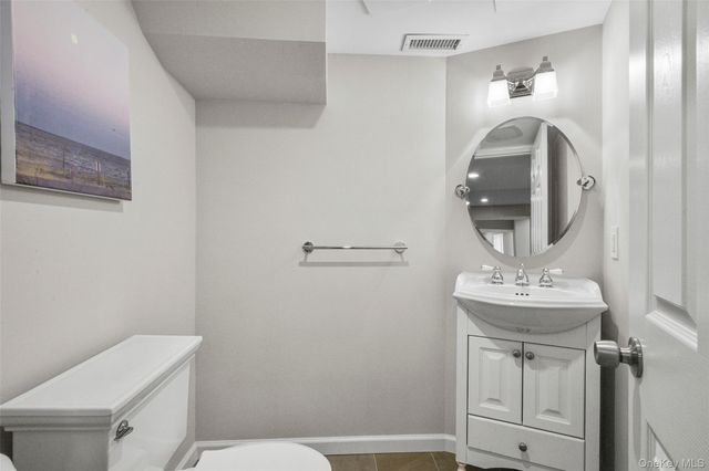 12 Deerfield Lane, Scarsdale, NY 10583