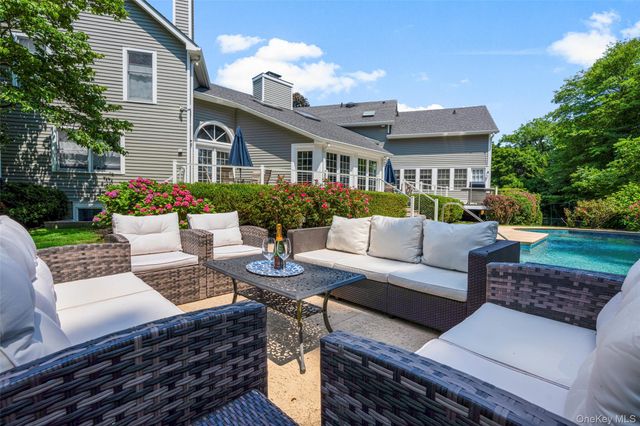 12 Deerfield Lane, Scarsdale, NY 10583