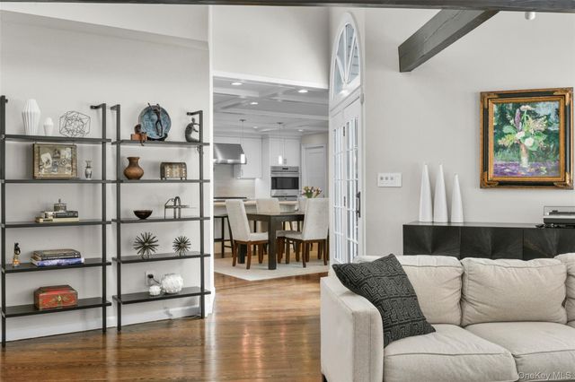 12 Deerfield Lane, Scarsdale, NY 10583