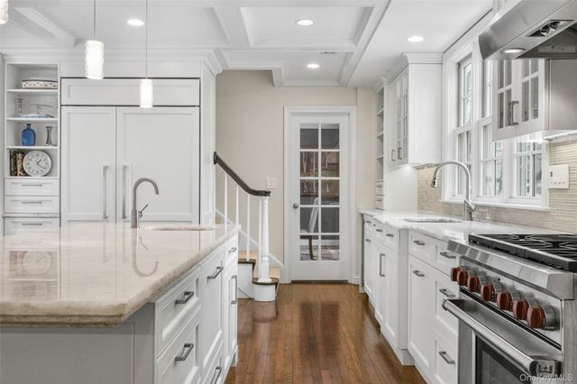 12 Deerfield Lane, Scarsdale, NY 10583