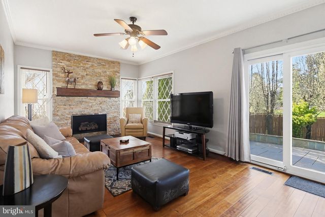 18906 LINDENHOUSE RD, Gaithersburg, MD 20879