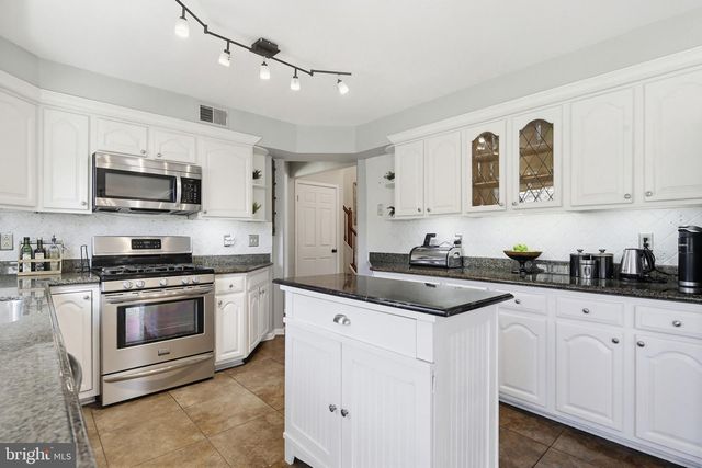 18906 LINDENHOUSE RD, Gaithersburg, MD 20879