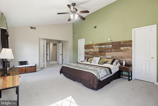 18906 LINDENHOUSE RD, Gaithersburg, MD 20879