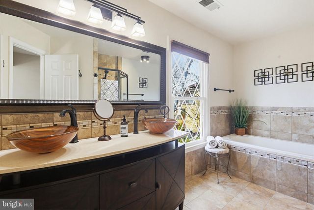 18906 LINDENHOUSE RD, Gaithersburg, MD 20879