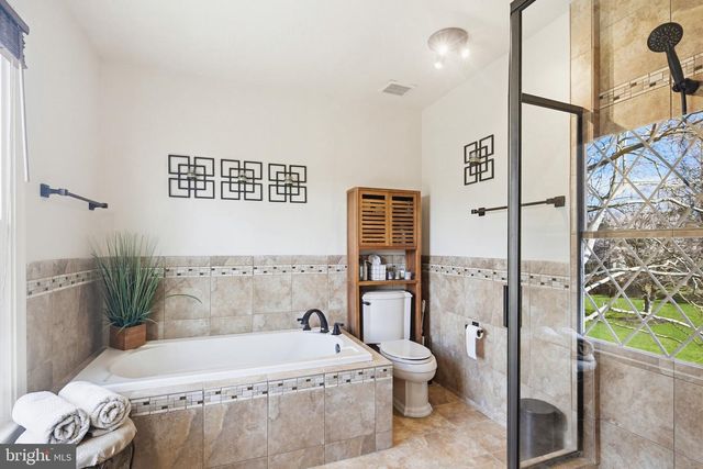 18906 LINDENHOUSE RD, Gaithersburg, MD 20879