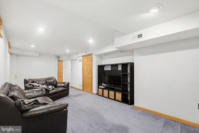 18906 LINDENHOUSE RD, Gaithersburg, MD 20879