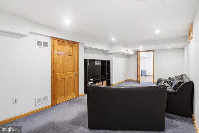 18906 LINDENHOUSE RD, Gaithersburg, MD 20879