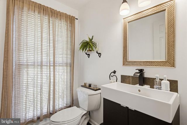 18906 LINDENHOUSE RD, Gaithersburg, MD 20879