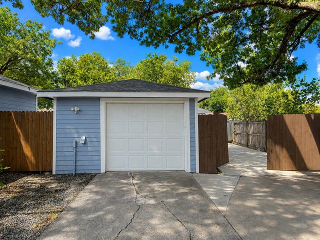 903 Moore Street, Mckinney, TX 75069