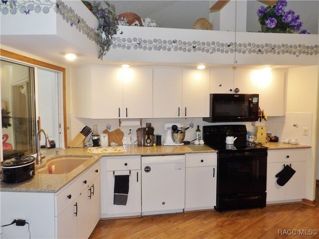 3452 W Birds Nest Drive, Beverly Hills, FL 34465