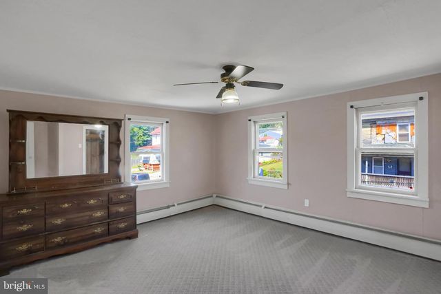 211 OAK ST, Lykens, PA 17048