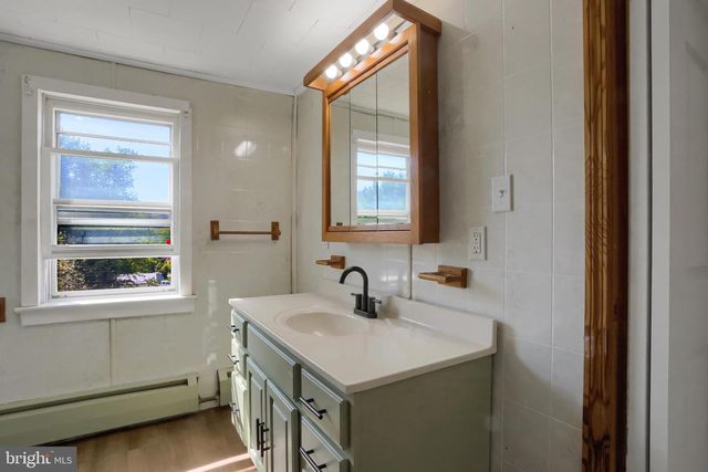 211 OAK ST, Lykens, PA 17048