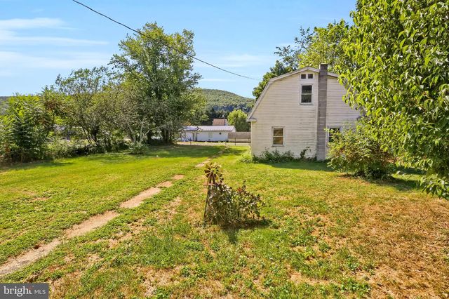 211 OAK ST, Lykens, PA 17048