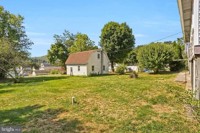 211 OAK ST, Lykens, PA 17048