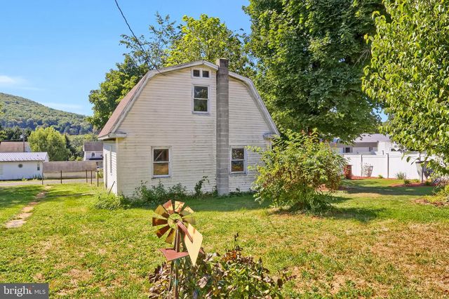 211 OAK ST, Lykens, PA 17048