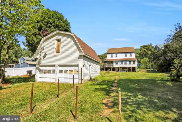 211 OAK ST, Lykens, PA 17048