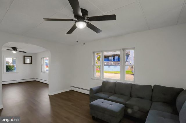 211 OAK ST, Lykens, PA 17048