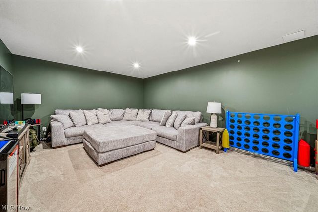 2069 Canterbury Drive, Willoughby, OH 44094