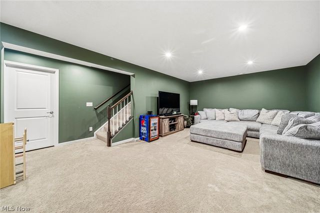 2069 Canterbury Drive, Willoughby, OH 44094