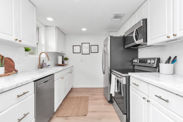 2718 Lazy Spring Drive, Houston, TX 77080