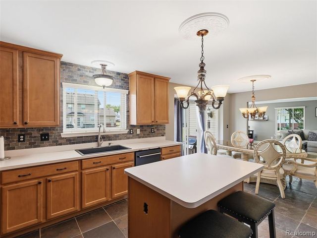 23621 Crescent Ridge Drive, New Boston, MI 48164