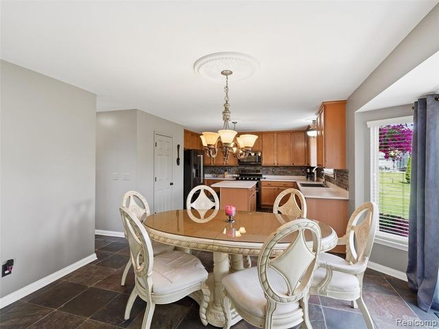 23621 Crescent Ridge Drive, New Boston, MI 48164