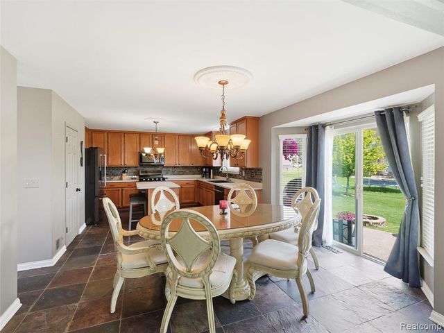 23621 Crescent Ridge Drive, New Boston, MI 48164