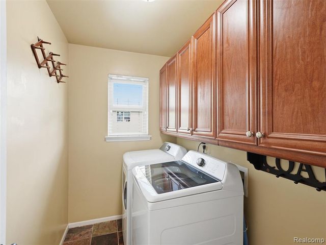 23621 Crescent Ridge Drive, New Boston, MI 48164