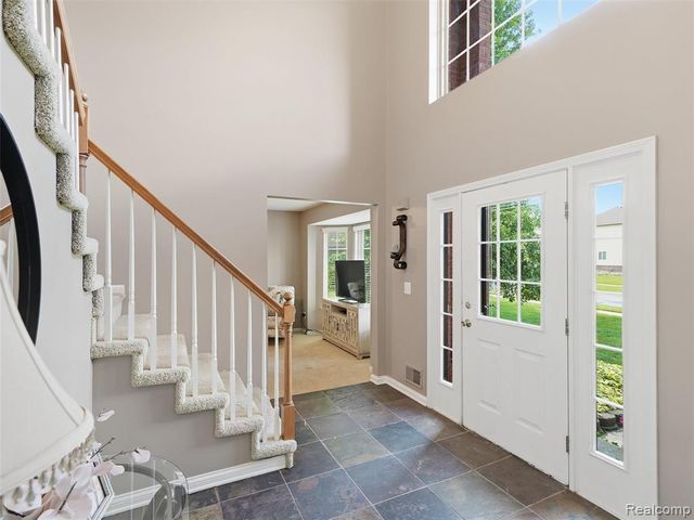 23621 Crescent Ridge Drive, New Boston, MI 48164