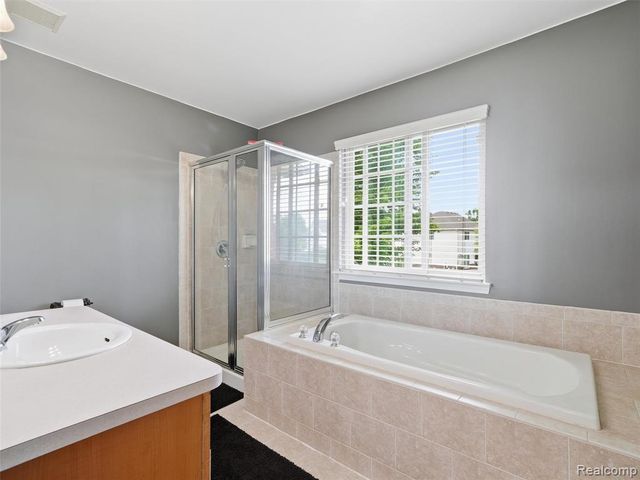 23621 Crescent Ridge Drive, New Boston, MI 48164