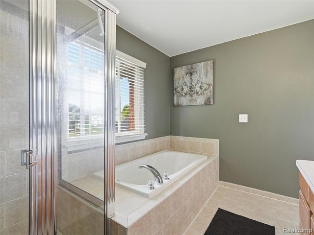 23621 Crescent Ridge Drive, New Boston, MI 48164