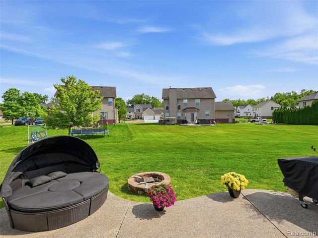 23621 Crescent Ridge Drive, New Boston, MI 48164
