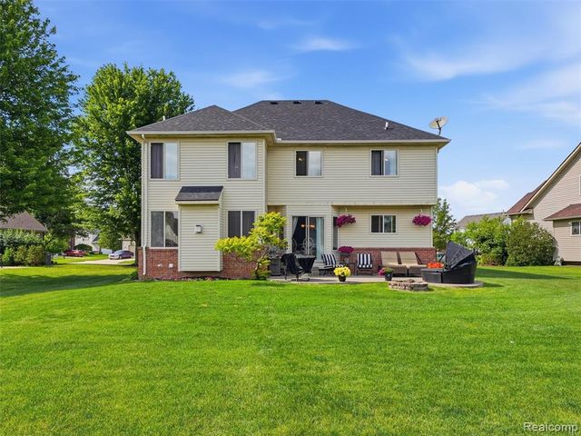 23621 Crescent Ridge Drive, New Boston, MI 48164