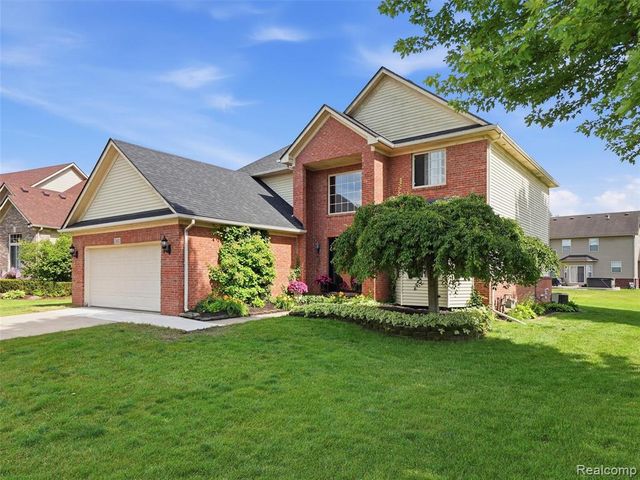 23621 Crescent Ridge Drive, New Boston, MI 48164