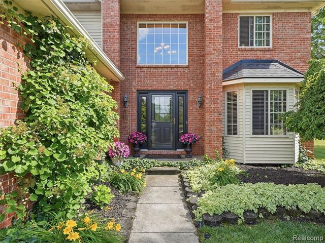 23621 Crescent Ridge Drive, New Boston, MI 48164